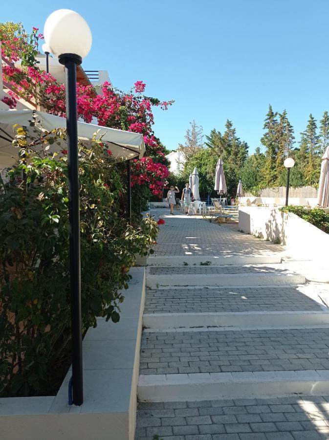 Alexandros Aparthotel Kalamaki
