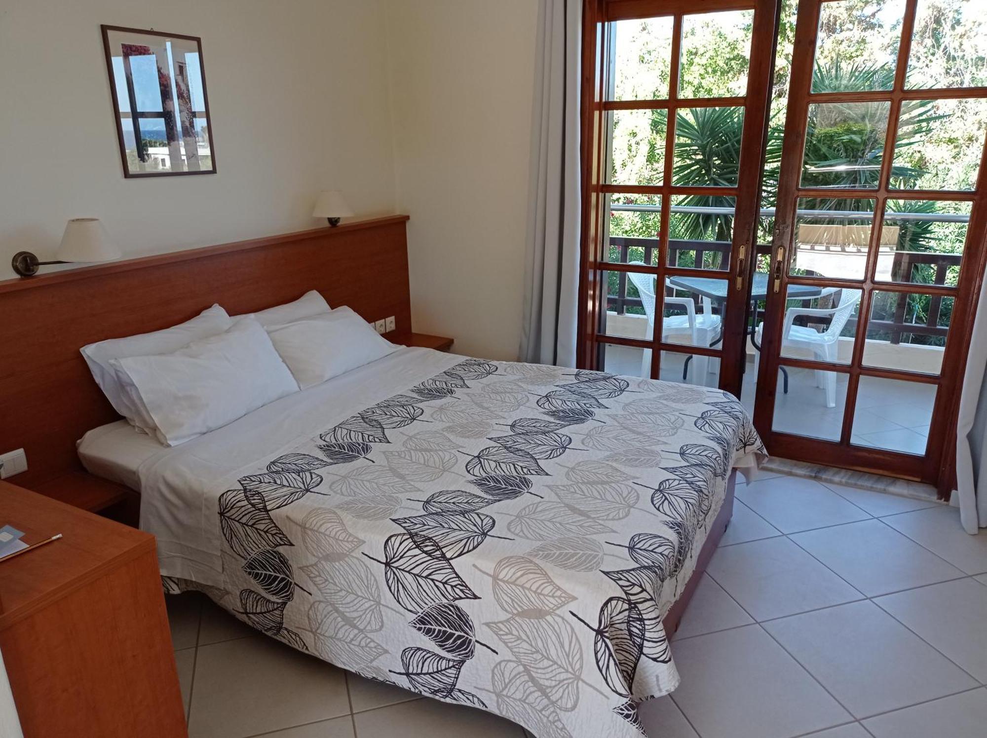 Alexandros Aparthotel Kalamaki